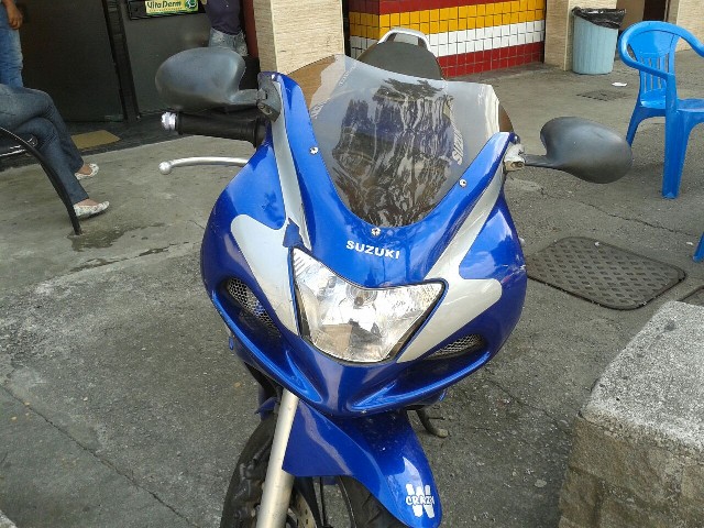 Foto 1 - Vendo  moto suzuki